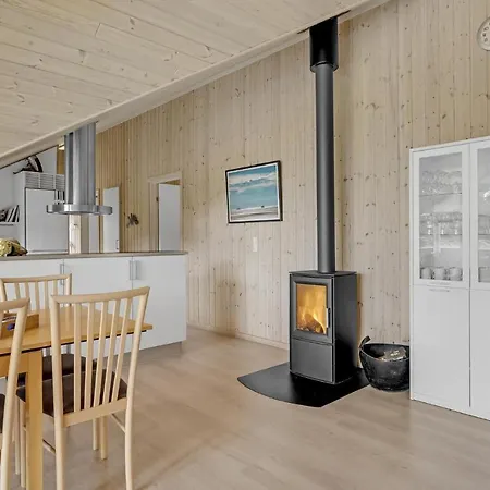 Stunning In Romo With Kitchen *
